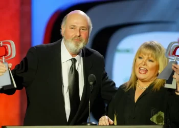 Filho de cineasta é preso suspeito de matar os pais em Los Angeles