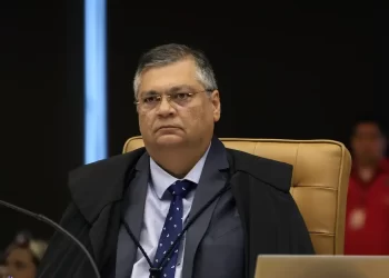Dino manda divulgar CPF de quem ganha salário via emendas para saúde