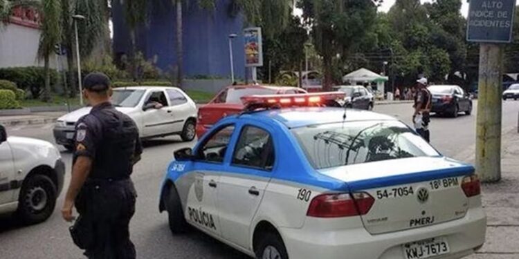 Dois sargentos da PM do Rio foram presos por ajudar crime organizado