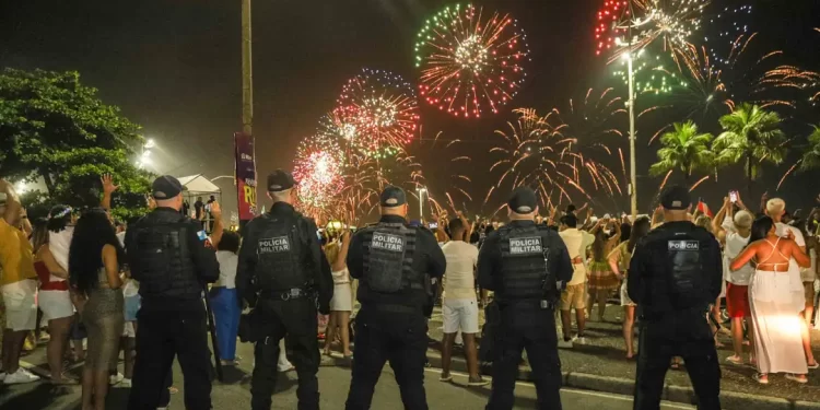 Réveillon no Rio terá 28,7 mil policiais e reconhecimento facial