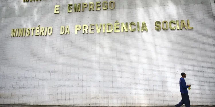 Brasil registra saldo positivo de 85,8 mil vagas de trabalho em novemb