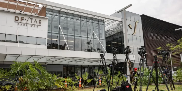 Bolsonaro apresenta crise de soluços e pressão alta após procedimento