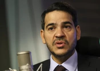 AGU pede que Gilmar reconsidere decisão sobre impeachment de ministros