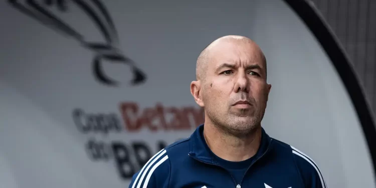 Cruzeiro anuncia saída de Leonardo Jardim após revés na Copa do Brasil