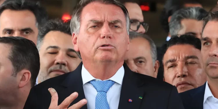 Termina cirurgia de Bolsonaro para bloquear nervo do diafragma