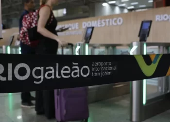 Ventania que atingiu SP provocou cancelamento de voos no Rio