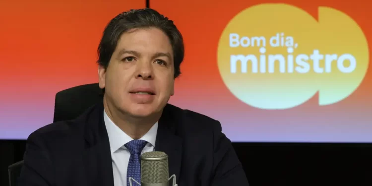 Governo diz que conectará 100% das escolas até fim de 2026