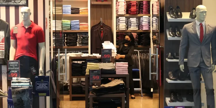 Entenda os direitos do consumidor para trocas de presentes de Natal