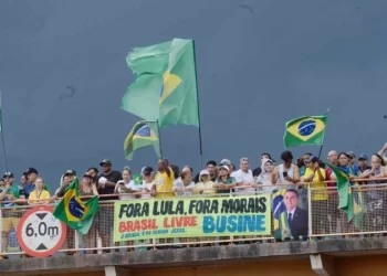 Caminhada de Nikolas se aproxima de Brasília em meio à proibição de atos na Papuda