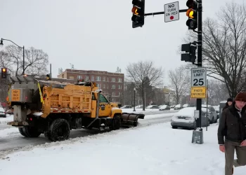 EUA: tempestade deixa 670 mil sem energia e cancela milhares de voos