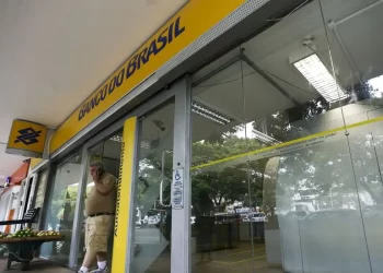 Bancos voltam a funcionar normalmente nesta sexta-feira