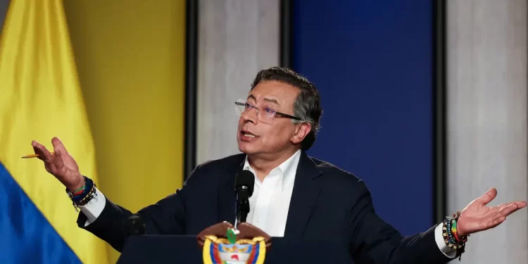 Após fala de Trump, Petro diz que pegará em armas se necessário