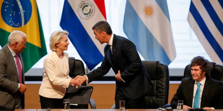 Líderes do Mercosul e da UE assinam acordo e defendem multilateralismo