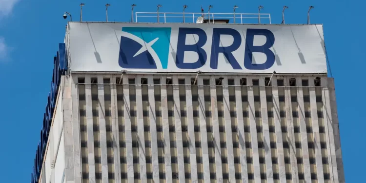 Diretor do BRB fica em silêncio ao depor à PF sobre compra do Master