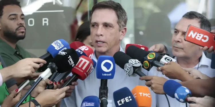 Médico de Bolsonaro confirma traumatismo craniano leve