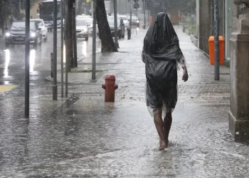 Inmet emite alerta laranja para tempestades no país até sábado
