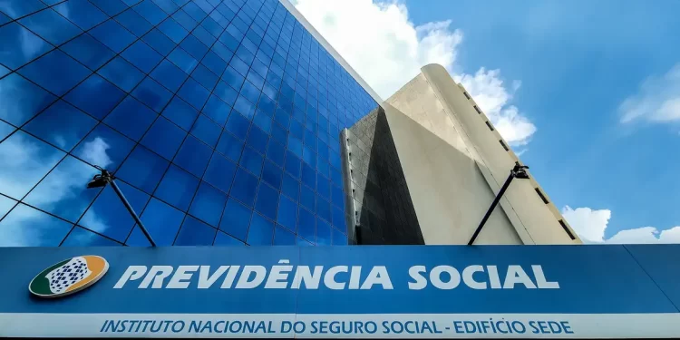 Sancionada lei que proíbe descontos em benefícios do INSS