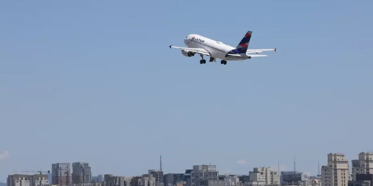 Greve na Argentina provoca alteração nos voos da Latam