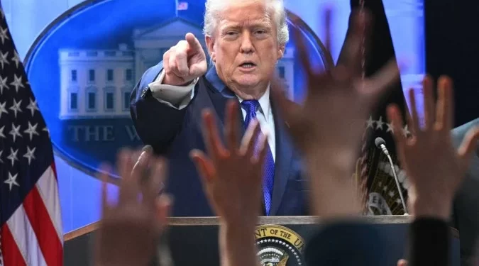 Trump aumenta tarifas de 10% para 15% após decisão da Suprema Corte