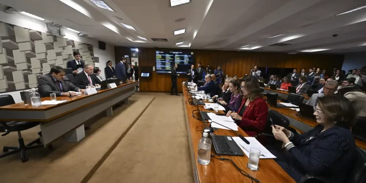 Senadores cobram CVM por suposta omissão no caso do Banco Master