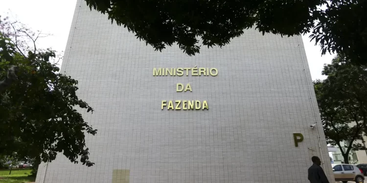 Saída de Haddad do governo depende de reunião entre Lula e Trump