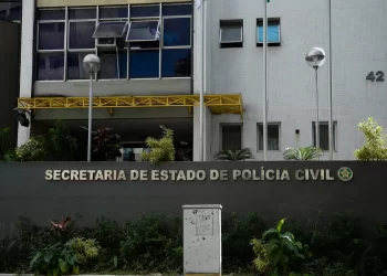 Polícia apreende bombas caseiras e diz que grupo faria atentado no Rio