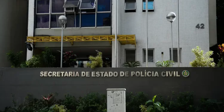 Polícia apreende bombas caseiras e diz que grupo faria atentado no Rio