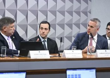 Empresário se mantém em silêncio em depoimento à CPMI do INSS