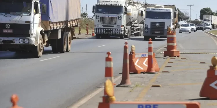 PRF: quase 44% das mortes nas estradas envolvem veículos de carga