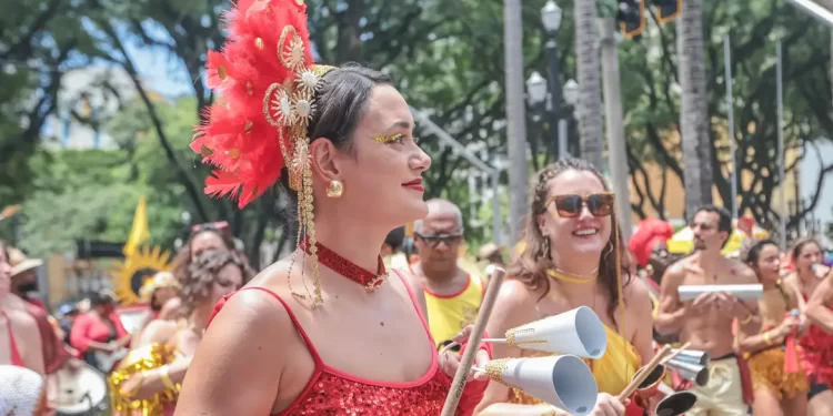 Campanha contra assédio sexual no carnaval tem adesão de 18 estados
