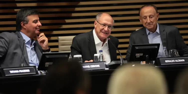Alckmin diz que redução da jornada de trabalho é tendência mundial