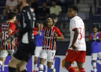 São Paulo e Palmeiras se garantem nas semis do Campeonato Paulista