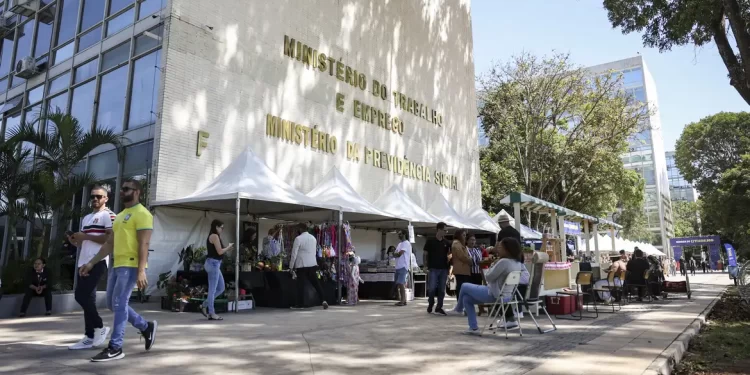 Governo libera mais R$ 4,6 bi para pagar saque-aniversário do FGTS