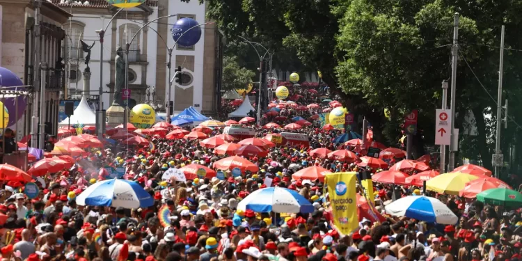 PM do Rio prende mais de 200 pessoas durante Carnaval