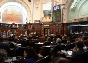 TRE-RJ marca para terça recontagem de votos após cassação de Bacellar