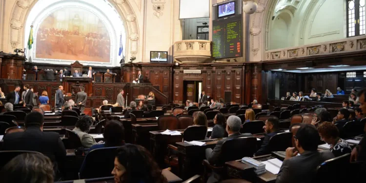 TRE-RJ marca para terça recontagem de votos após cassação de Bacellar