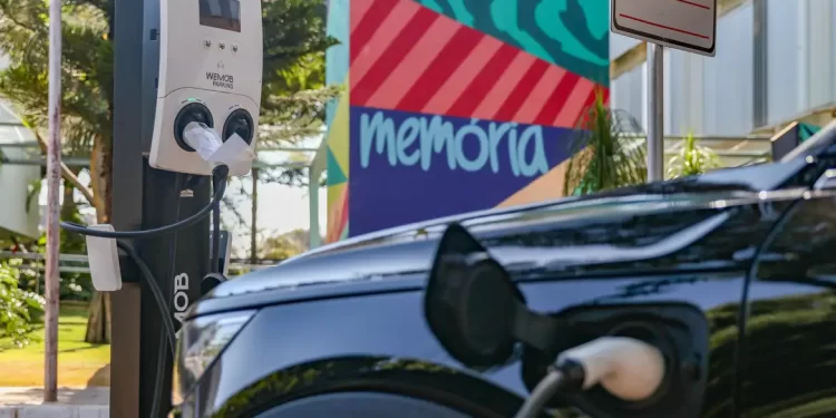 Emplacamentos de veículos avançaram em fevereiro, aponta Fenabrave