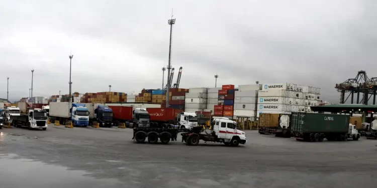 Tarifaço americano teve efeito “pontual” na economia, diz IBGE