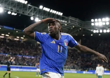 Itália vence e continua viva na luta por vaga para a Copa do Mundo