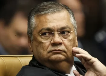 Dino libera exibição de documentário sobre grupo Arautos do Evangelho