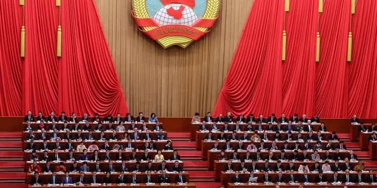 China fixa meta de crescimento econômico entre 4,5% e 5% para este ano