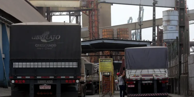 Governo propõe que estados zerem ICMS do diesel importado