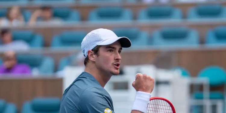 João Fonseca vence estreia em Miami e terá Alcaraz na 2ª rodada