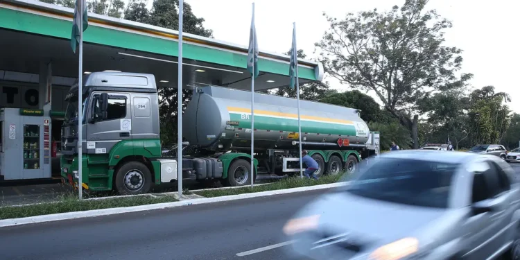 Mais de 80% dos estados aderem a subsídio a diesel importado