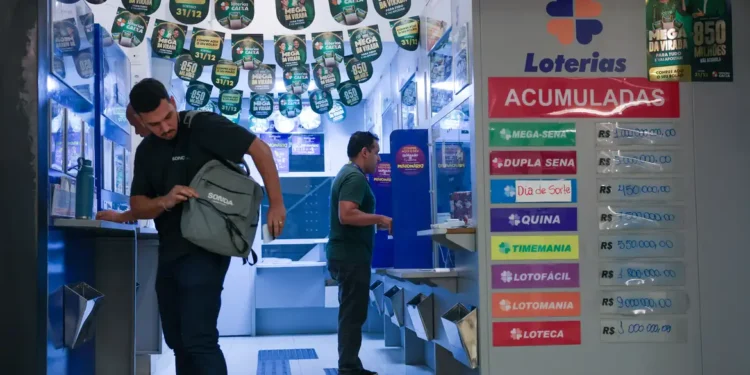 Mega-Sena acumula e prêmio principal vai para R$ 8 milhões