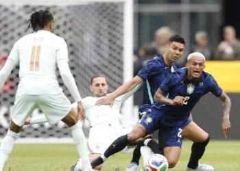 Brasil joga mal e perde de 2 a 1 para a França nos EUA