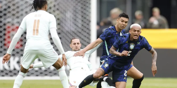 Brasil joga mal e perde de 2 a 1 para a França nos EUA