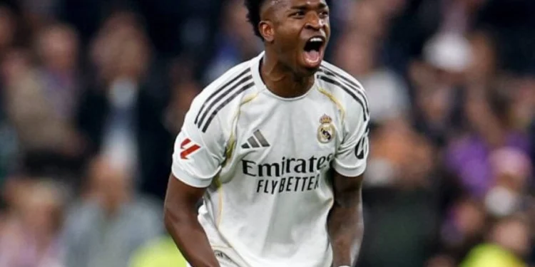 Vini Jr brilha, Real Madrid vira sobre Atlético e segue à caça da liderança