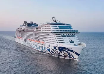 Passageiros de cruzeiro retido em Dubai começam a voltar pra casa