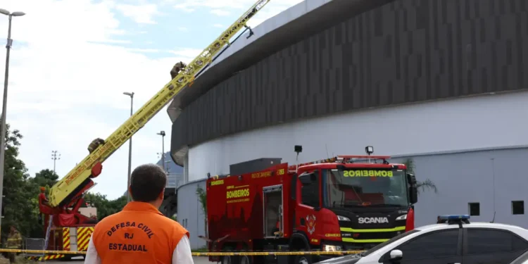 Incêndio no Velódromo do Rio é controlado; pista não teve impacto